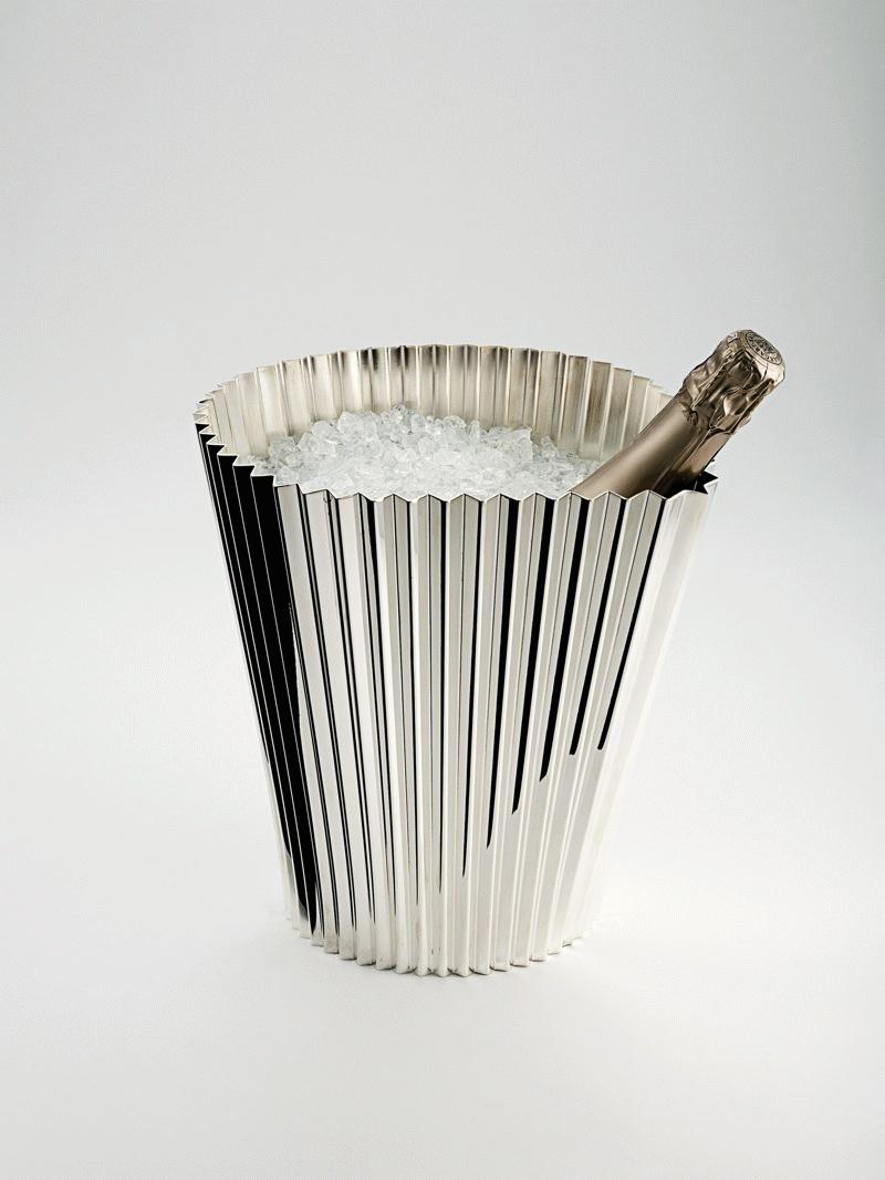  - Collaboration with Christofle. Pleat ice bucket by ECAL-Delphine Frey Picture ECAL-Michel Bonvin_800x1066.shkl